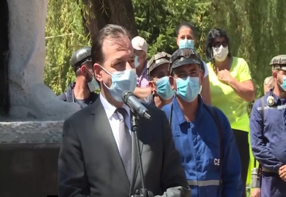 Premierul Orban huiduit de minerii de pe Valea Jiului