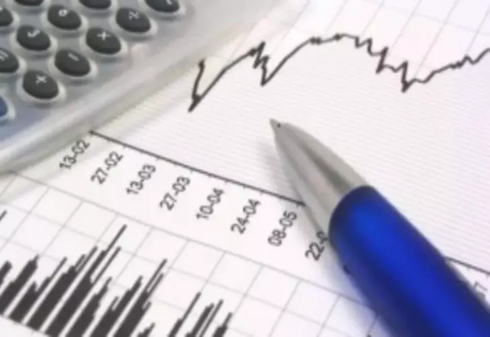 Deficitul balanței comerciale a scăzut la 32,7 miliarde de euro în 2025