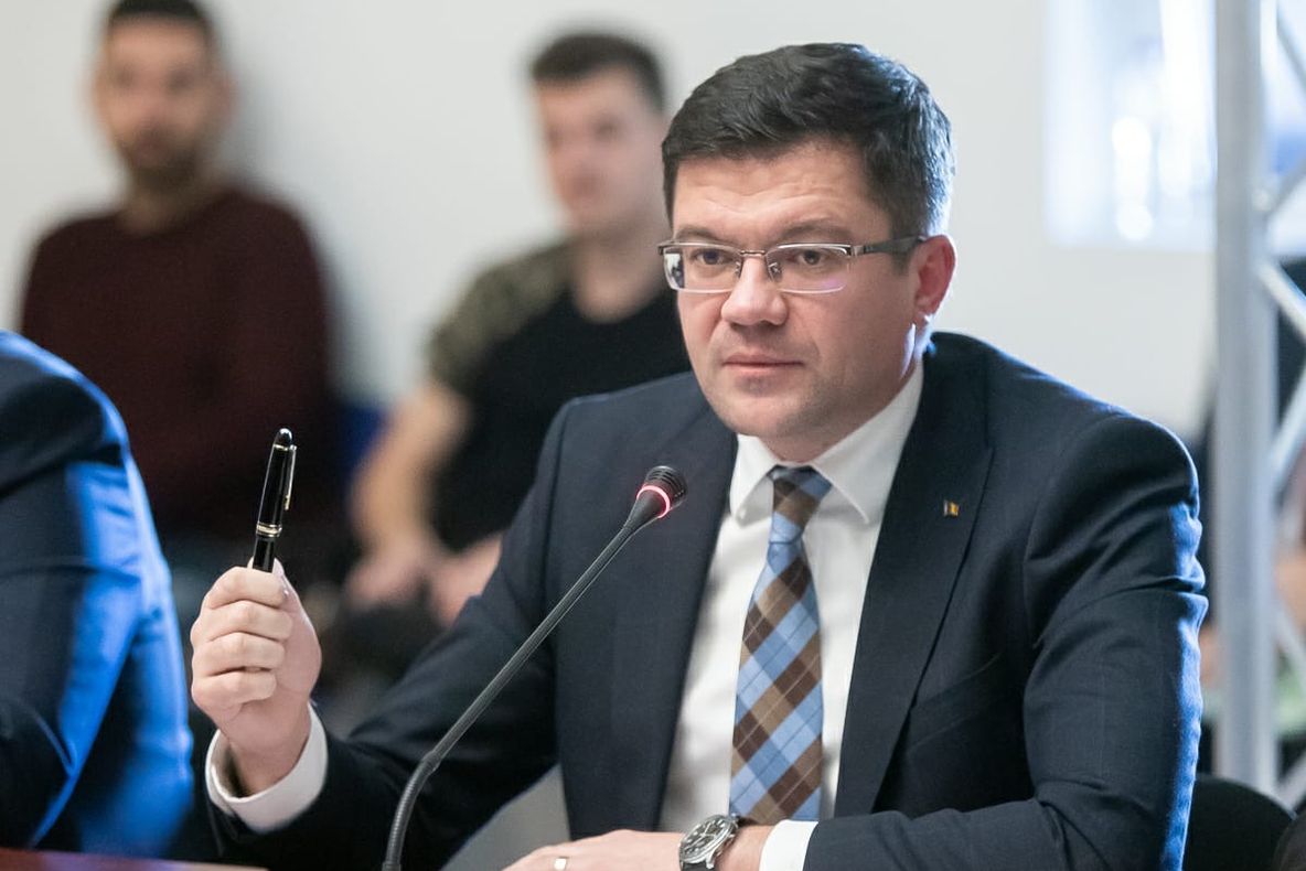 Ministrul Alexe aruncă praf în ochii românilor