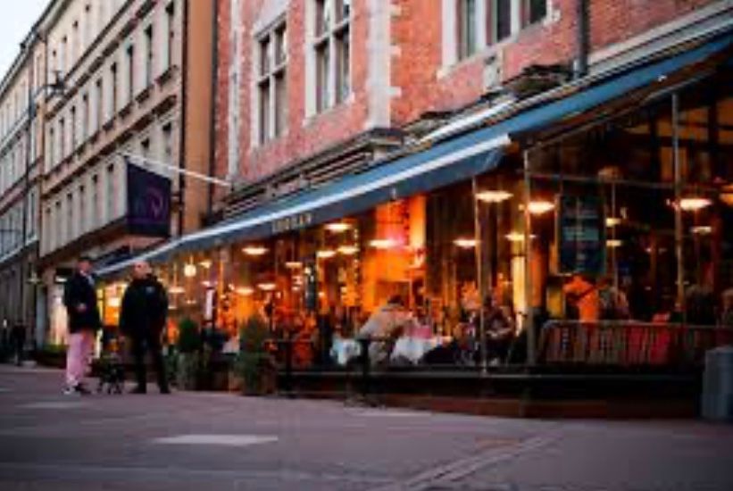 Modelul Suedez - fără izolare. Cât mai rezistă?