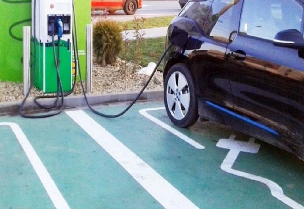 Vânzările de maşini ecologice noi au crescut în România cu peste 15%