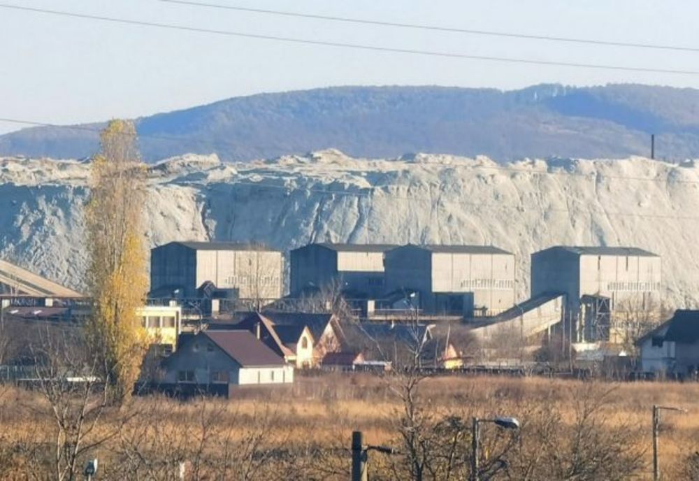 Primul pas concret făcut pentru ecologizarea muntelui de fosfogips, de la fostul combinat chimic Sofert de la Bacău