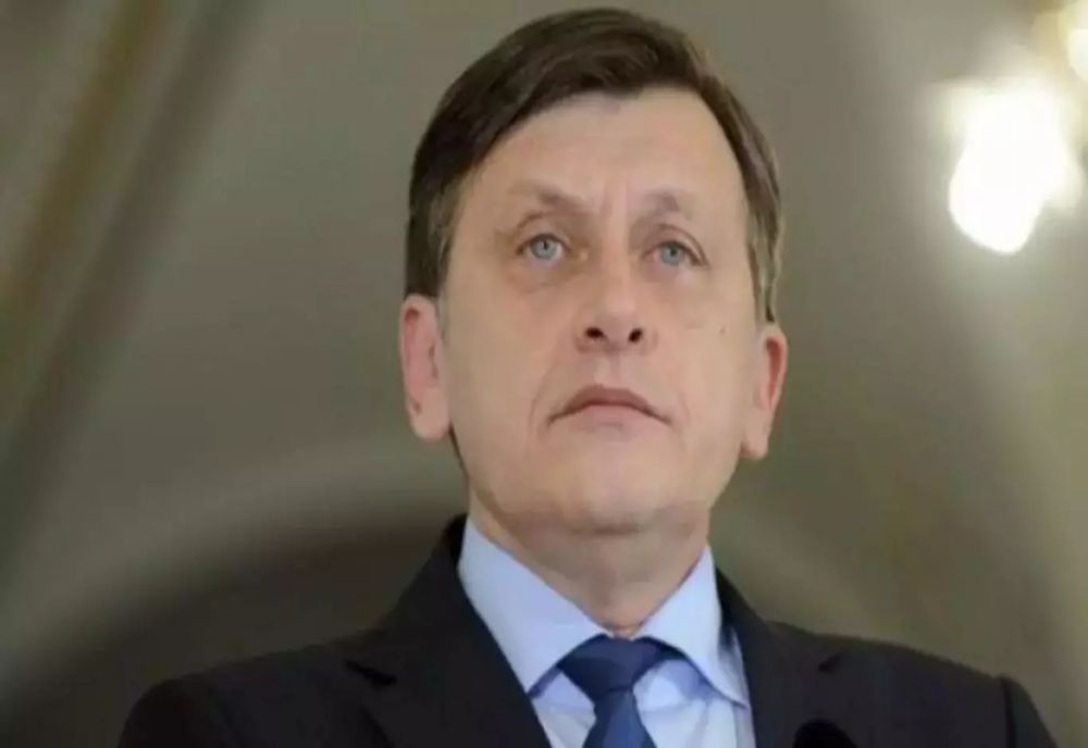CRIN ANTONESCU: SRI N-ARE ȘEF CIVIL, DE VREO DOI ANIȘORI. E GREU DE ACCEPTAT! SERVICIUL O FI MERGÂND BINE, AȘA CUM ZICEA KLAUS IOANNIS, DAR TRĂIM ÎN DEMOCRAȚIE