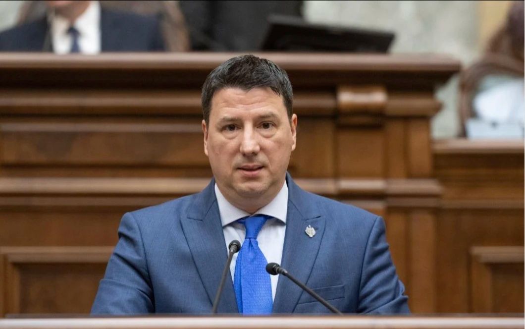 Senatul blochează vânzarea acțiunilor la Hidroelectrica, Romgaz și CEC Bank: inițiativă susținută de Paul Gheorghe și Partidul Social Democrat