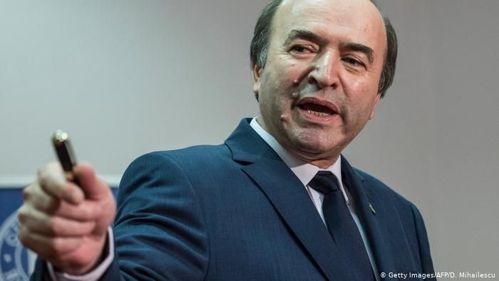 Fost judecător CCR: Președintele Nicușor Dan nu poate refuza un guvern PSD-AUR