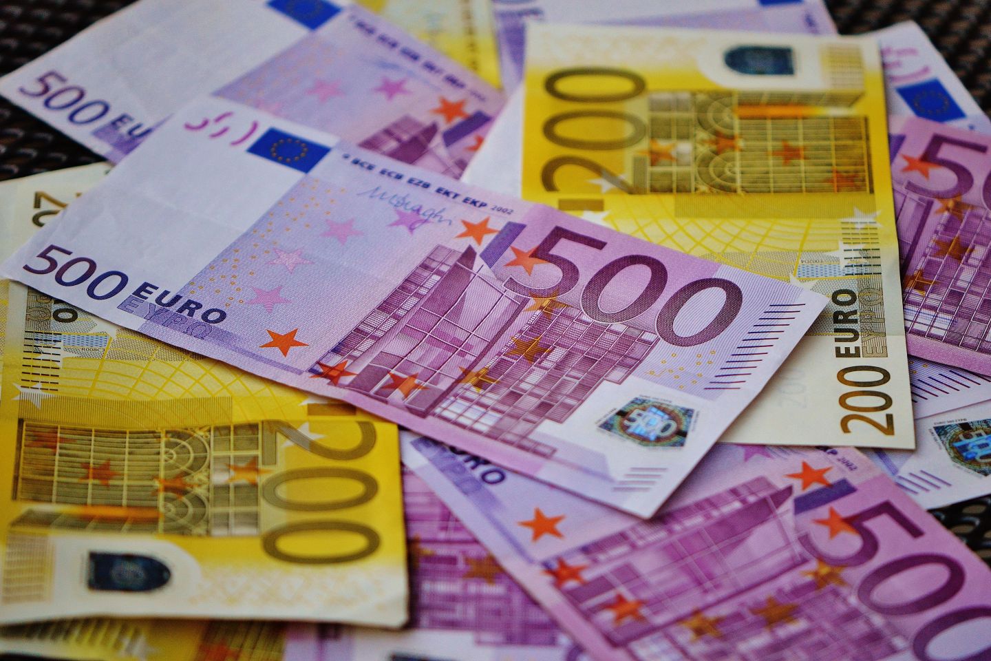 România pierde sute de milioane de euro din PNRR. Politicienii aruncă vina de la unul la altul
