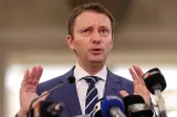Guvernul Mureșan, la un pas de votul decisiv. De unde vin cele 30 de voturi în plus