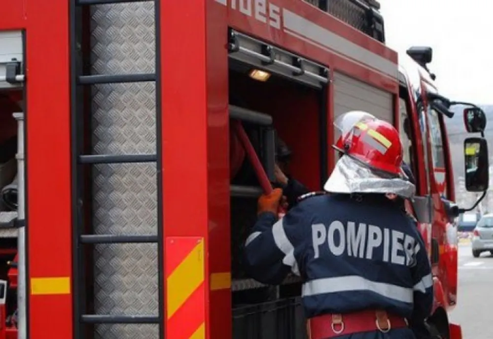 Incendiu devastator la Vaslui, pericol de explozie și emisii chimice VIDEO