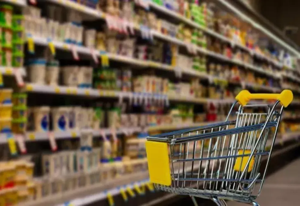 Românii mănâncă produse mai scumpe și mai puțin calitative decât europenii din Vest. Inflația, de 3 ori mai mare decât în alte țări de pe continent