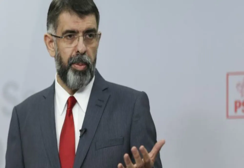 Robert Cazanciuc propune modificarea Constituției, după votul împotriva lui Buzoianu: Premierul să fie obligat să revoce un ministru după două moțiuni simple adoptate