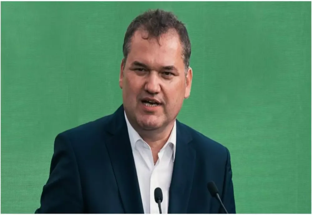 Ministrul Cseke Attila liniștește apele în coaliție și anunță că Ilie Bolojan va rămâne premier cât timp PNL îl va susţine
