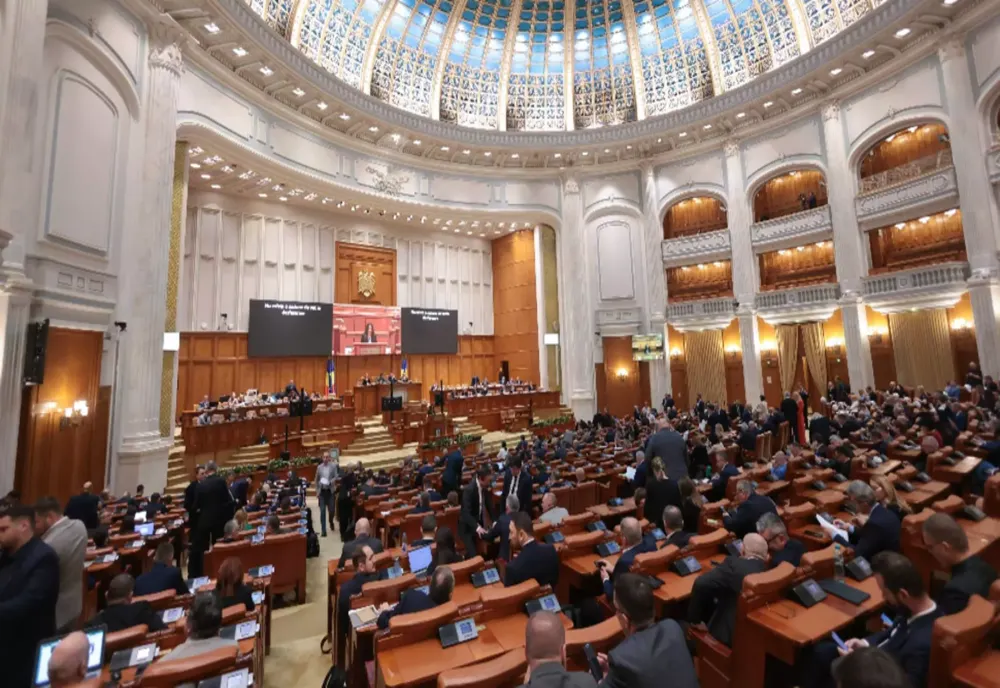 Moțiunea împotriva rezistei de la Mediu, dezbătută acum. Moțiunea împotriva lui Bolojan a căzut – VIDEO LIVE TEXT