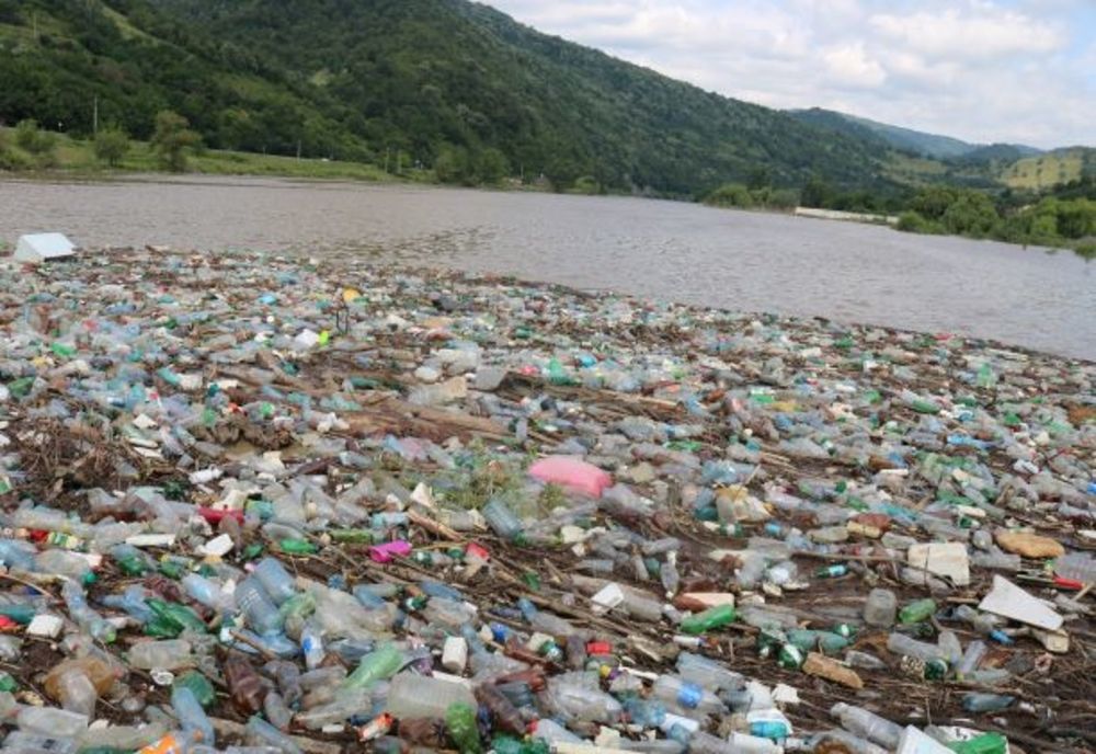 Tone de deșeuri menajere au ajuns la Orșova