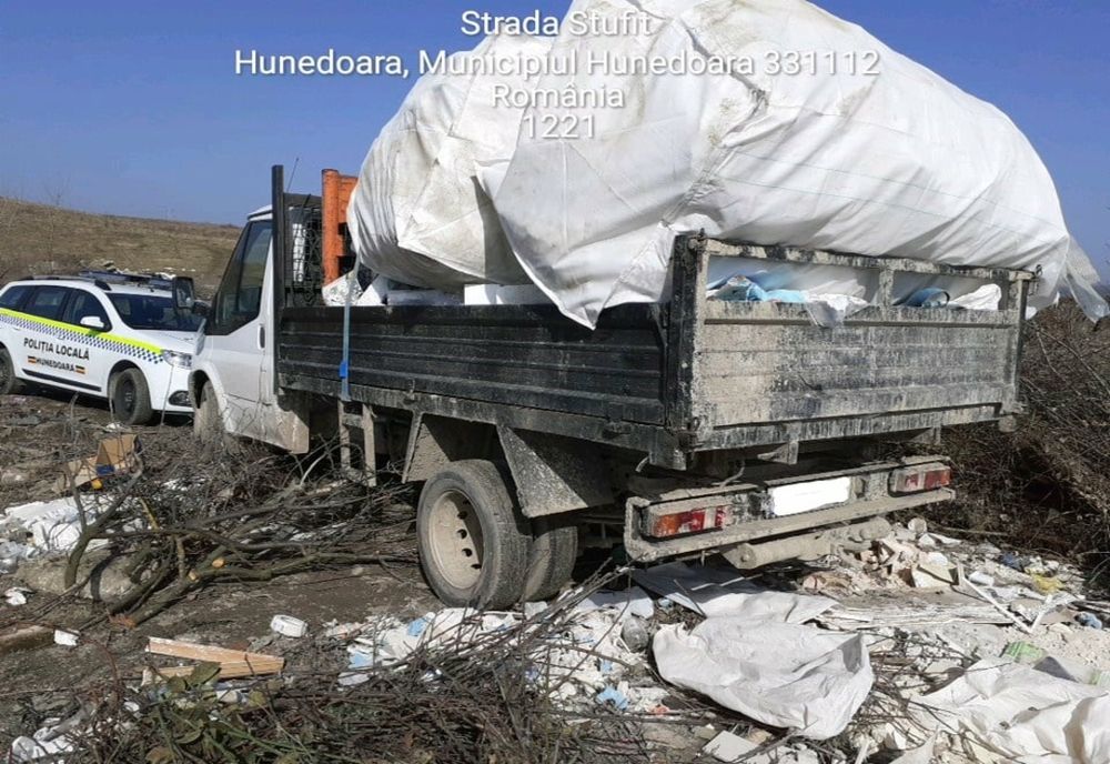 Prins în timp ce abandona pe domeniul public deșeuri din construcții