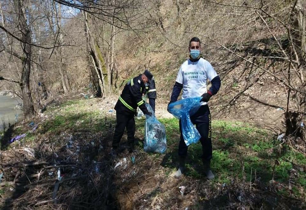 Pompierii mehedințeni protejează natura