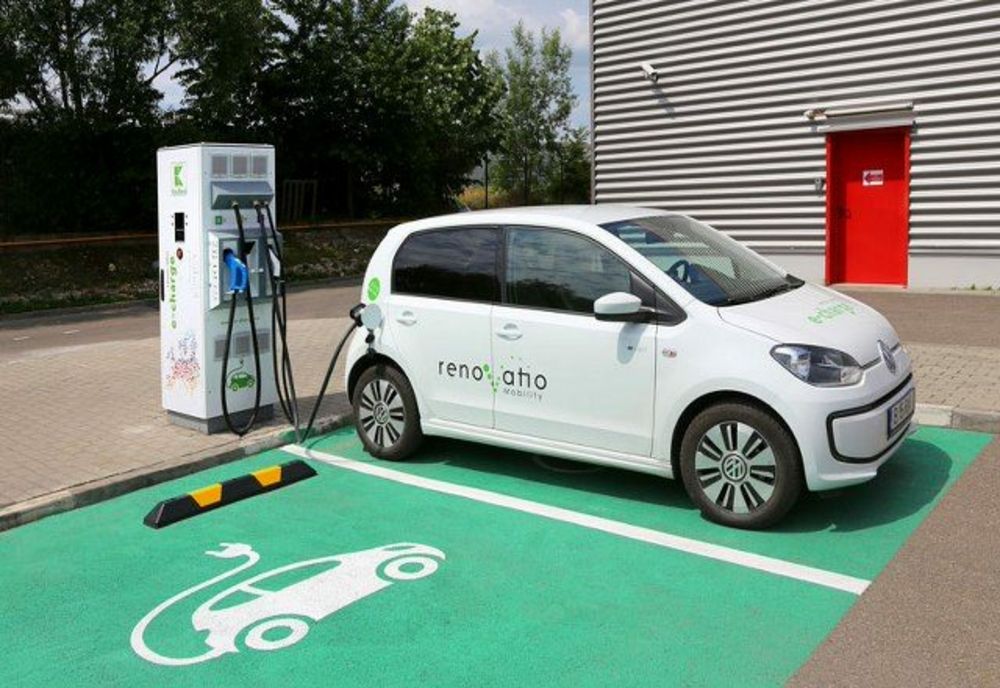 STUDIU: INTERESUL PENTRU MAȘINILE ELECTRICE, ÎN SCĂDERE ÎN FAVOAREA MOTOARELOR CLASICE